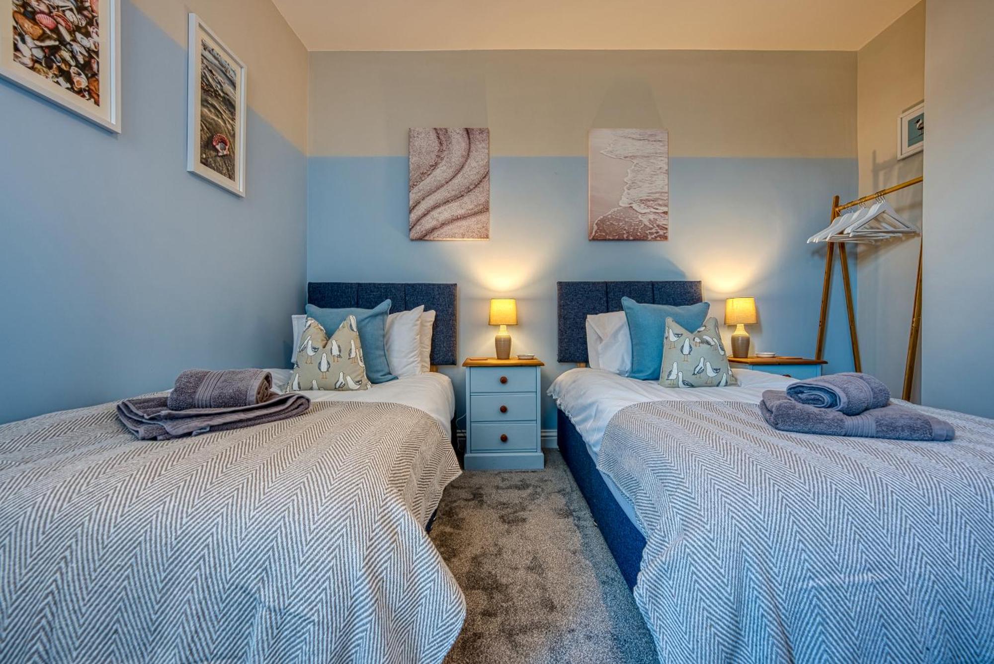 2 Bedrooms Modern, Stunning & Stylish Contractor House, Prime Portsmouth Location With Free Parking Permit, Summer Special Offer!! - By Blue Puffin Stays מראה חיצוני תמונה