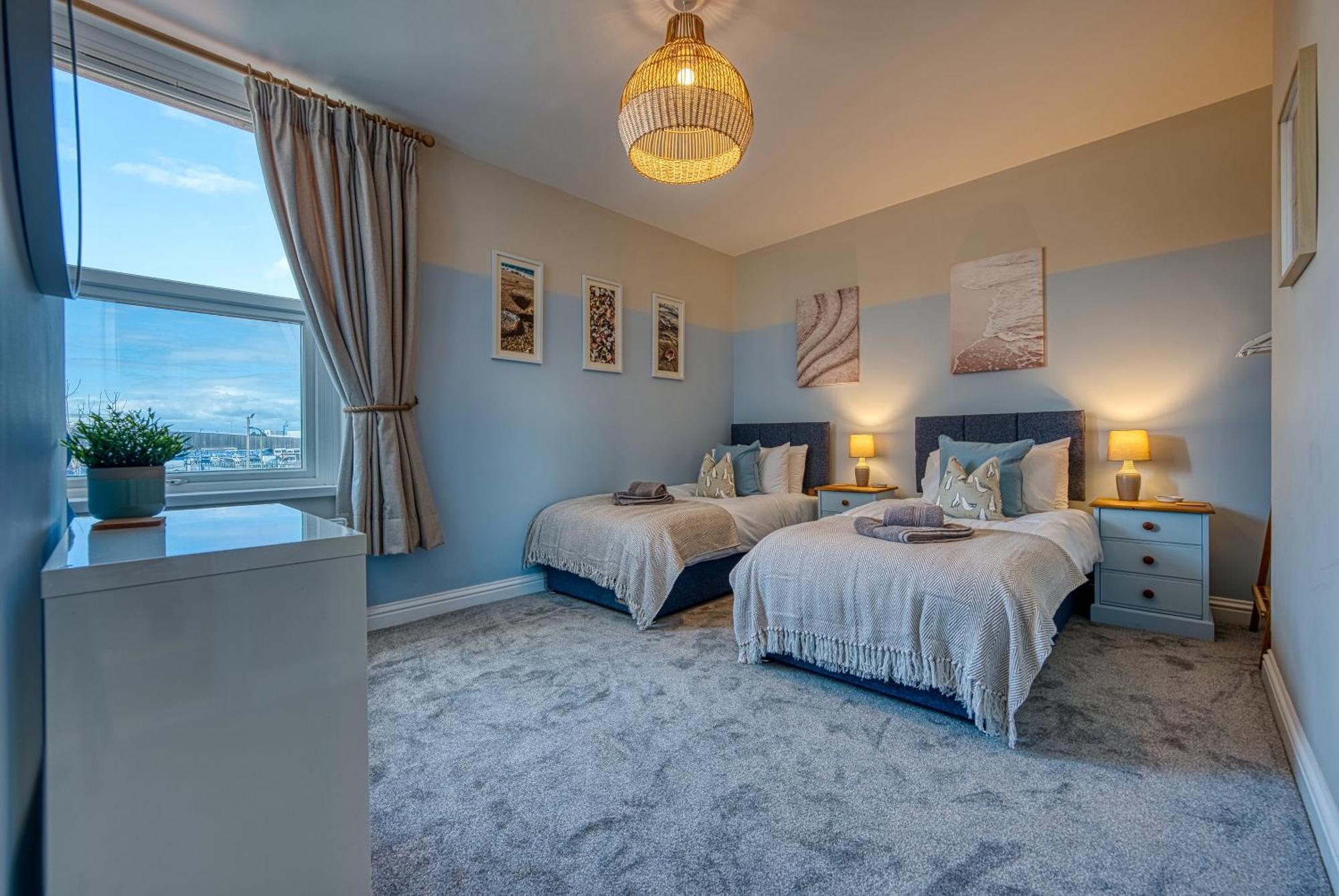 2 Bedrooms Modern, Stunning & Stylish Contractor House, Prime Portsmouth Location With Free Parking Permit, Summer Special Offer!! - By Blue Puffin Stays מראה חיצוני תמונה