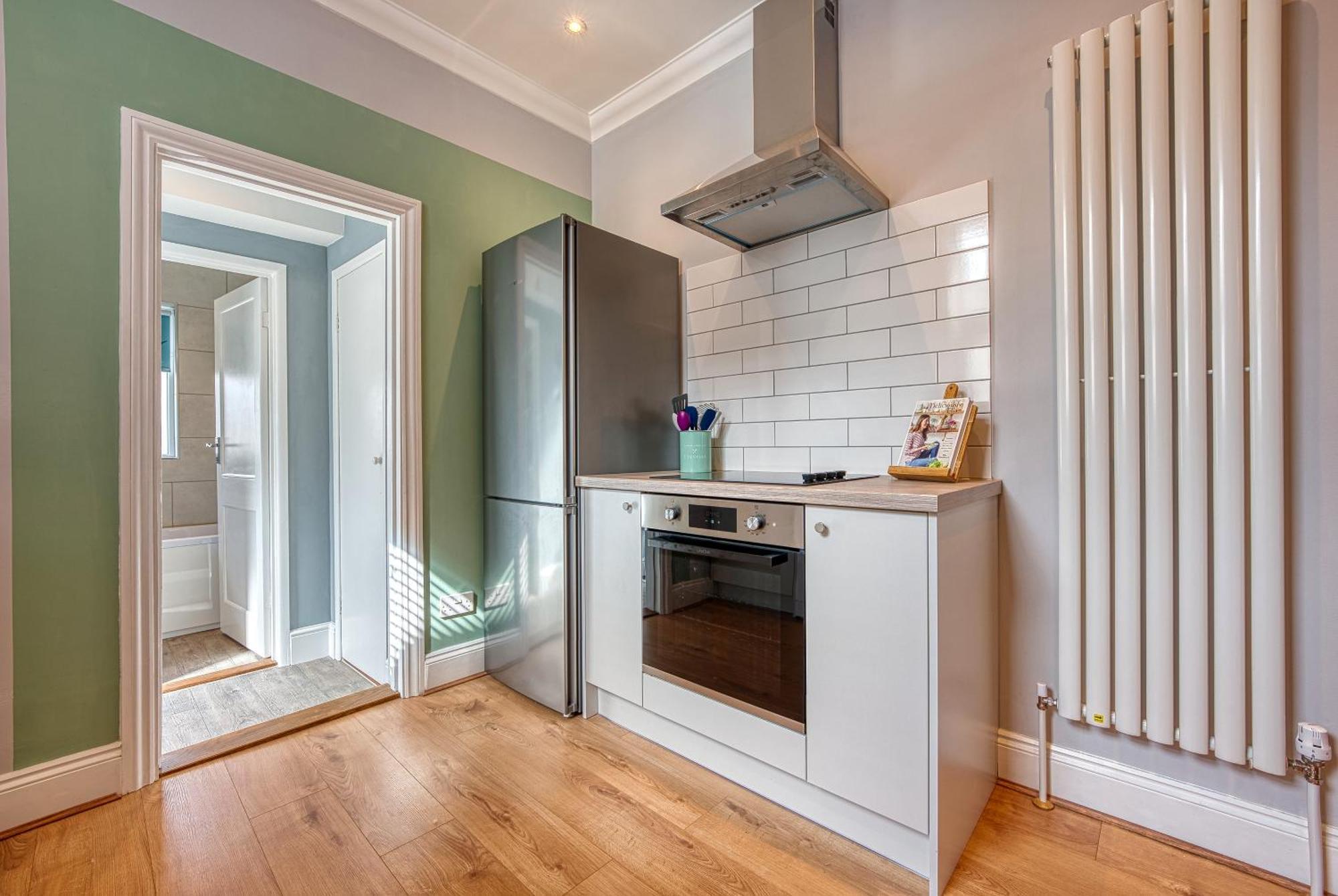 2 Bedrooms Modern, Stunning & Stylish Contractor House, Prime Portsmouth Location With Free Parking Permit, Summer Special Offer!! - By Blue Puffin Stays מראה חיצוני תמונה