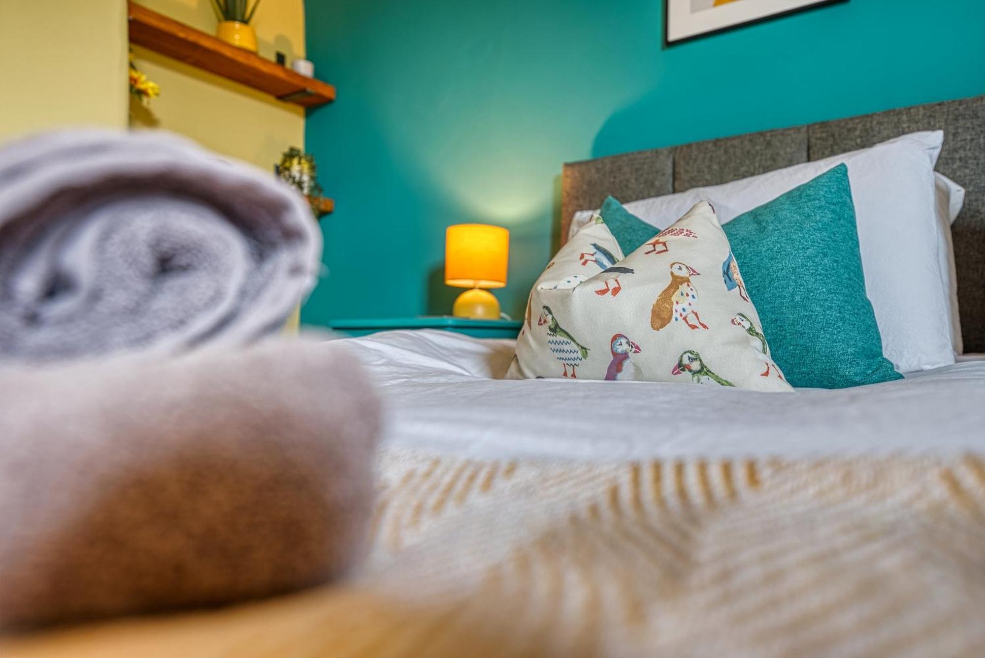 2 Bedrooms Modern, Stunning & Stylish Contractor House, Prime Portsmouth Location With Free Parking Permit, Summer Special Offer!! - By Blue Puffin Stays מראה חיצוני תמונה